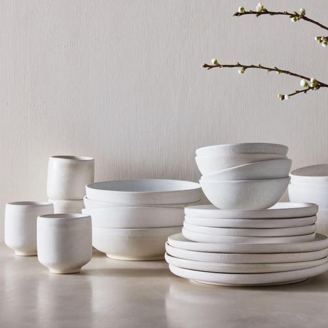 Kanto Stoneware Dinnerware (Set of 24) in White