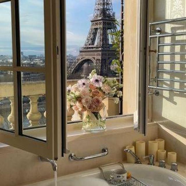 A Romantic Stay in Paris