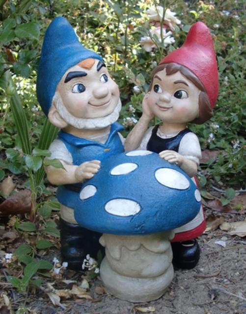 Gnomeo & Juliet with Shroom Statue