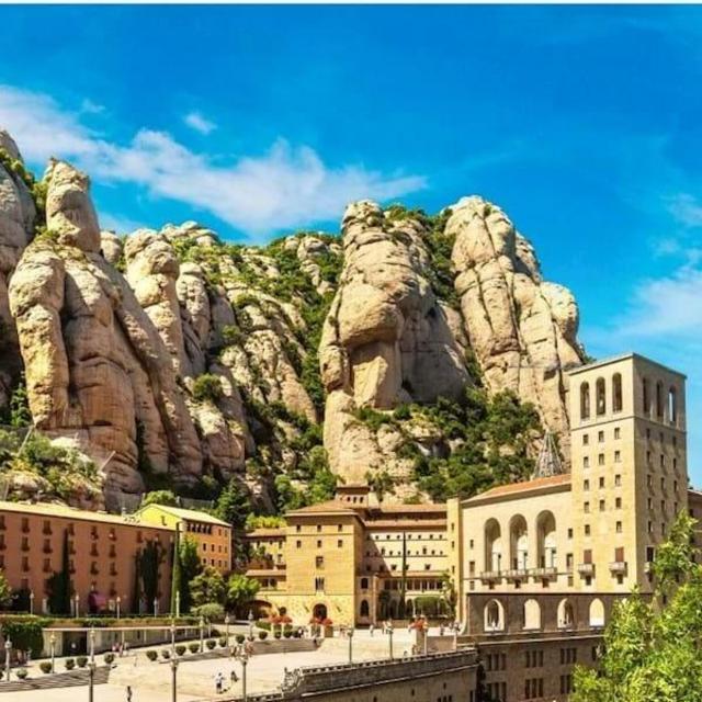 7-Hour Montserrat Tour with Tapas and Gourmet Wines