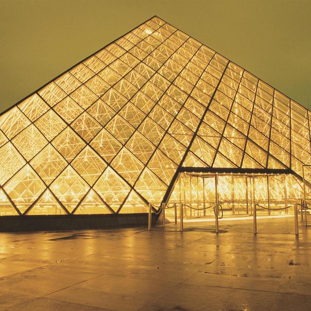 Entrada al Museo de Louvre