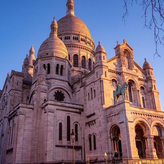 Acceso a la Cúpula de la Basílica del Sagrado Corazón y Paseo en Montmartre