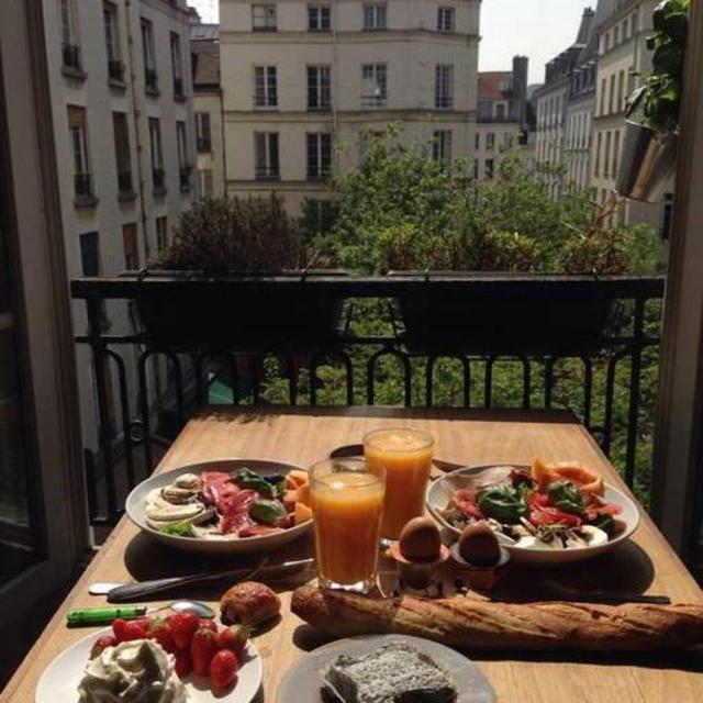 Charming Flat in Paris (Night 6)