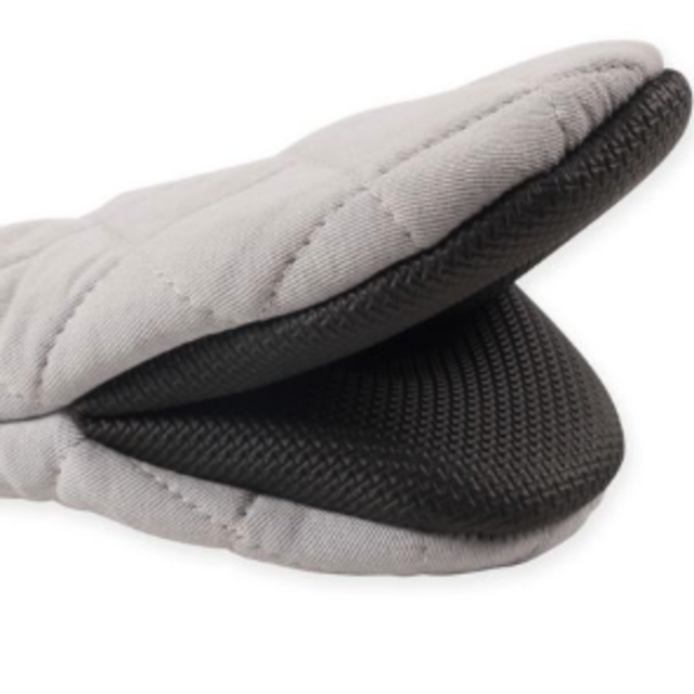 7-Inch Grabber Mini Oven Mitt in Silver