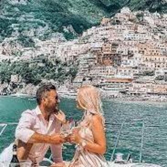 Honeymoon: Boat rental in Italy