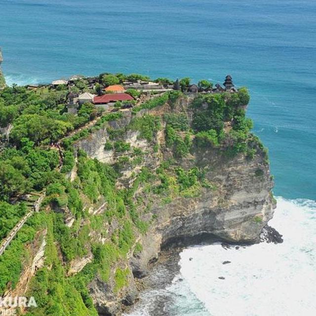 Seafood Dinner on Uluwatu Cliff