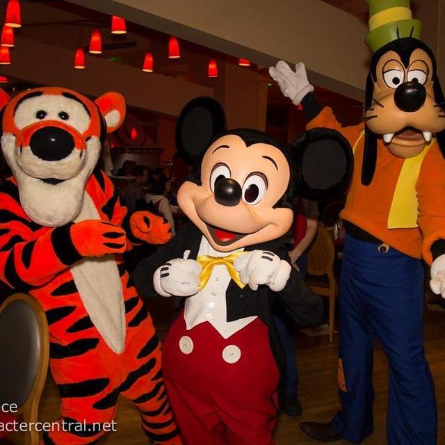 Cafe Mickey Character Italian dinner