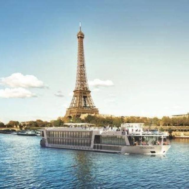 Cruise Along The Seine