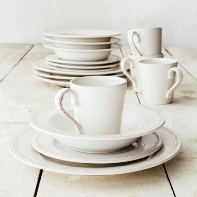 Pearl Stoneware 16-Piece Dinnerware Set