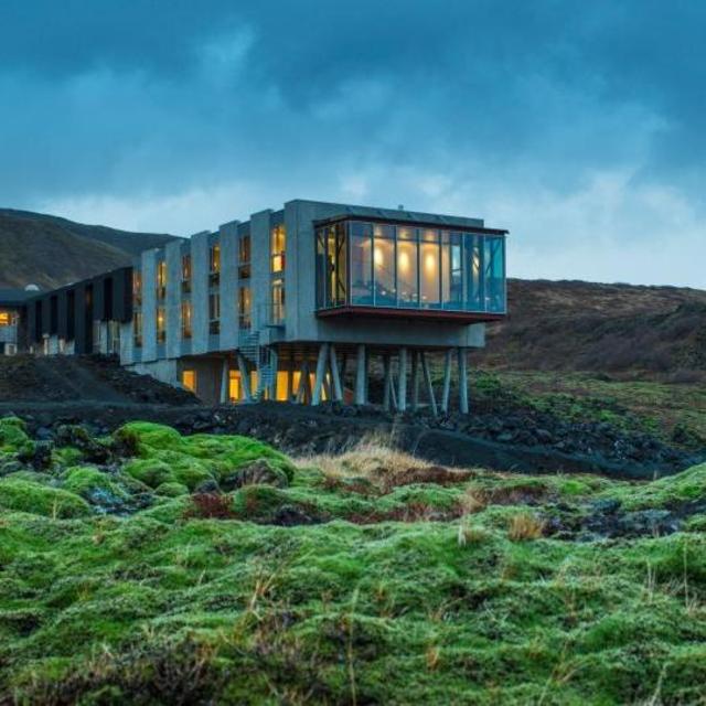 Chasing Northern Lights @ The Ion Adventure Hotel