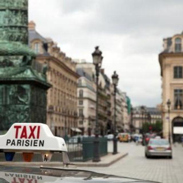 Taxi Parisien, from le Airport straight to le Hotel