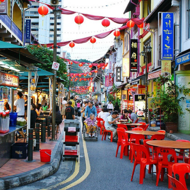 Honeymoon - Singapore Chinatown Night Tour: Dinner, Trishaw & Boat Ride