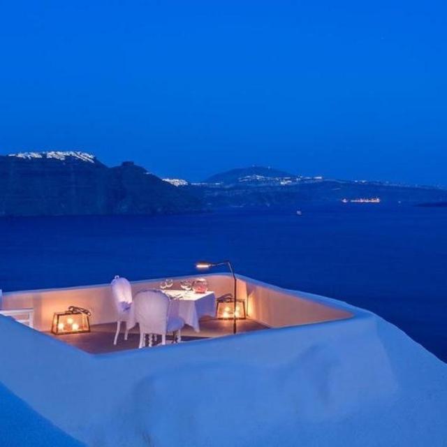 Romantic Dinners in Greece