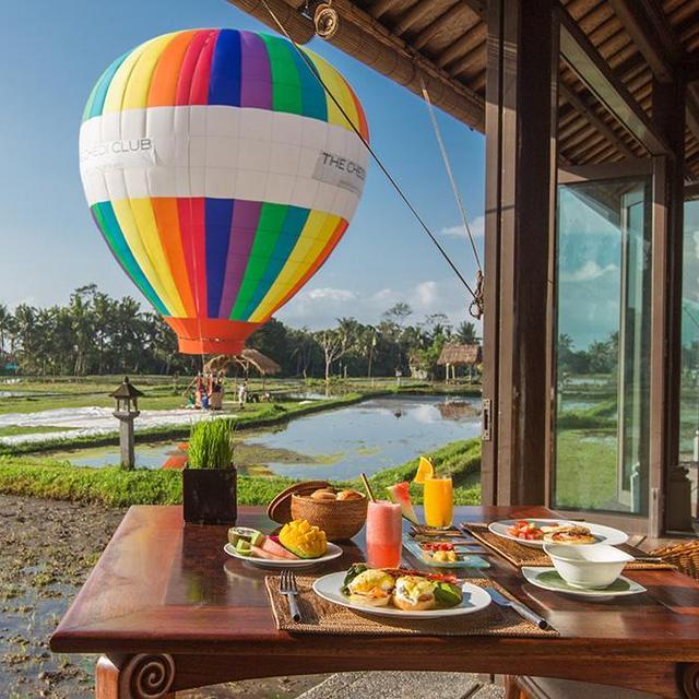 Sunrise Hot Air Balloon Ride & Breakfast