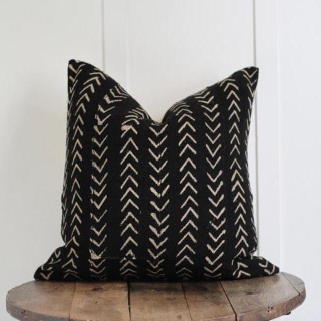 African Mudcloth pillow 'Oso in black'