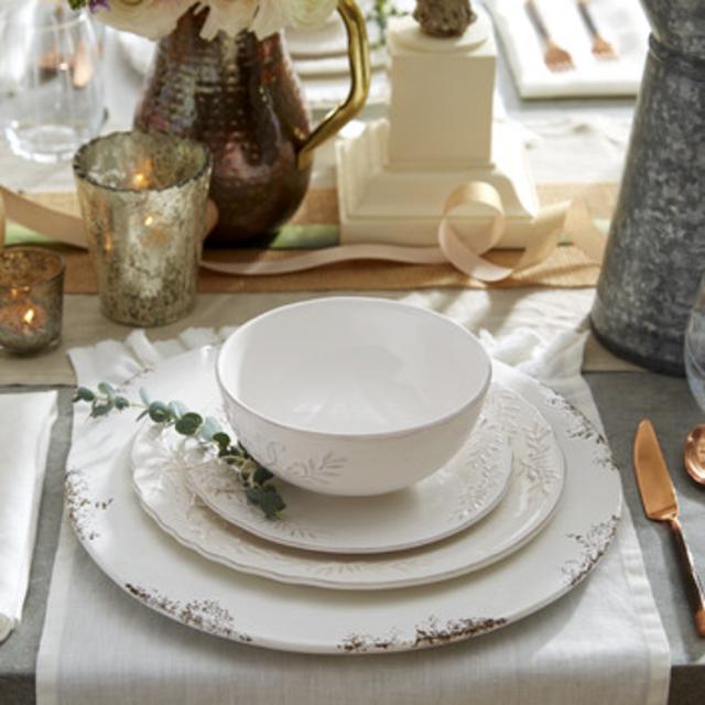 Bianca Laurel 16 Piece Dinnerware Set                        by                    Design Guild