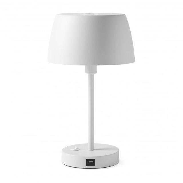 Table lamp w/ integrated USB charger port