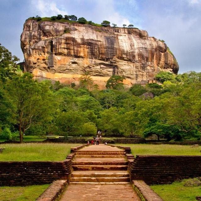 Bed and Breakfast in  Poḷonnaruwa