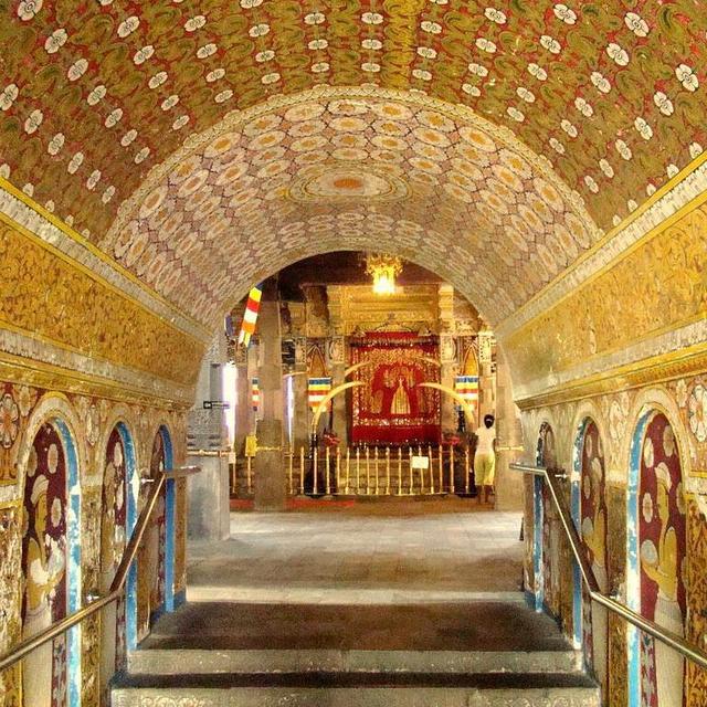 Temple of the Tooth in Kandy