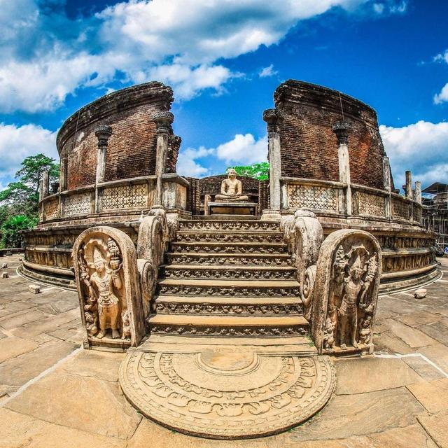 Entrance to Poḷonnaruwa Ancient Ruins