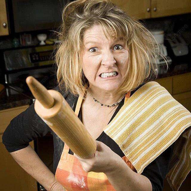 Rolo de macarrão para bater no noivo