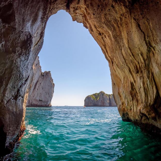 Honeymoon Gift - Capri Boat Tour