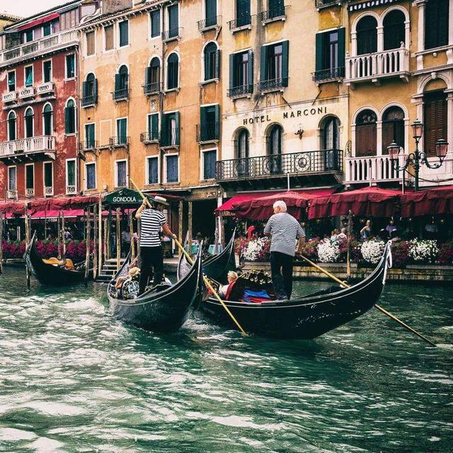 Honeymoon Sightseeing in Venice
