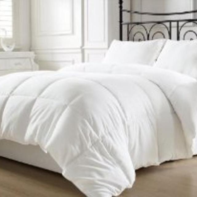 Chezmoi Collection White Goose Down Alternative Comforter, Full/Queen with Corner Tab