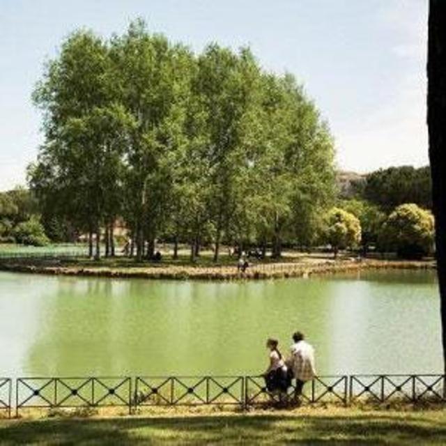 Picnic on the Tiber River in Rome