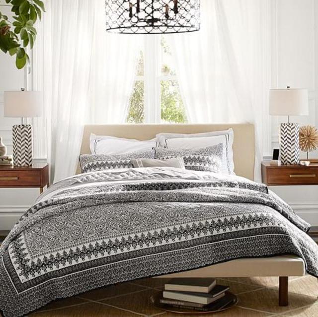 Welles Upholstered Platform Bed (queen)