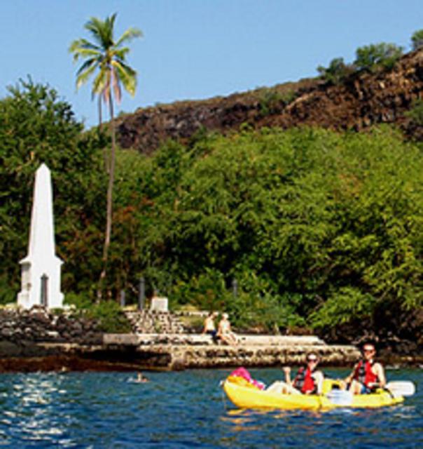 Deluxe Kayak Kealakekua Bay & Snorkel Tour (Honeymoon)