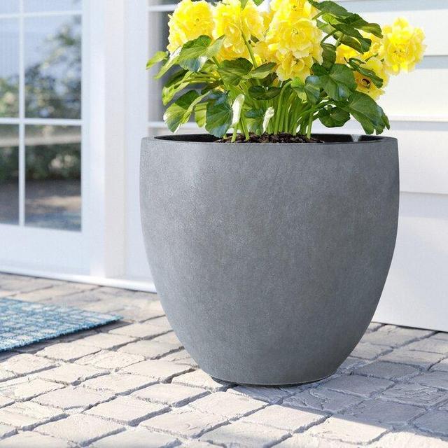 Acushnet Pot Planter