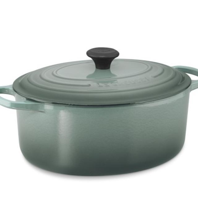 Le Creuset Signature Cast-Iron Oval Dutch Oven 6.75 QT.