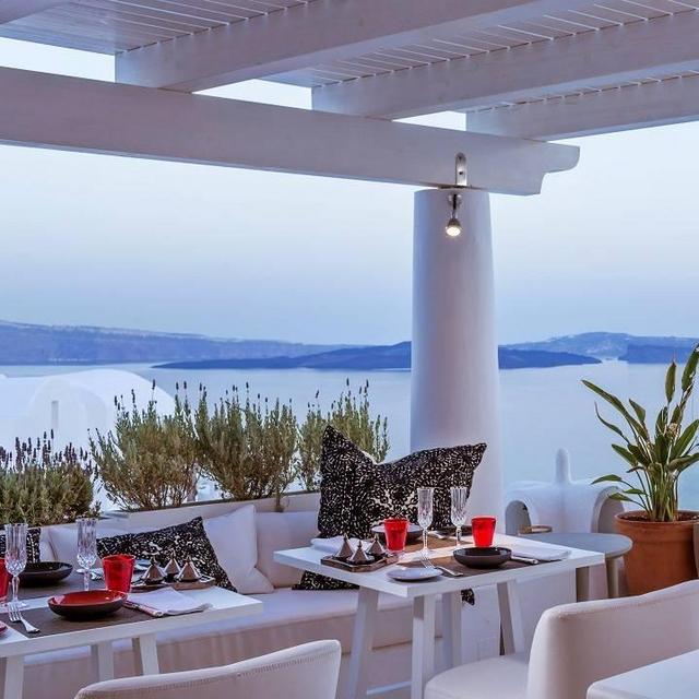 Sunset dinner in Santorini