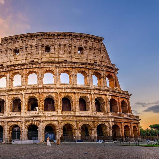 Help Mara and Easton explore Rome!