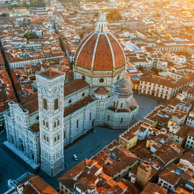 Help Easton and Mara explore Florence!