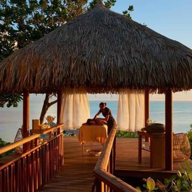 Honeymoon couples massage in Bora Bora