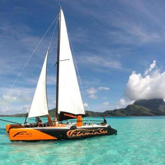 Honeymoon catamaran lagoon excursion in Bora Bora