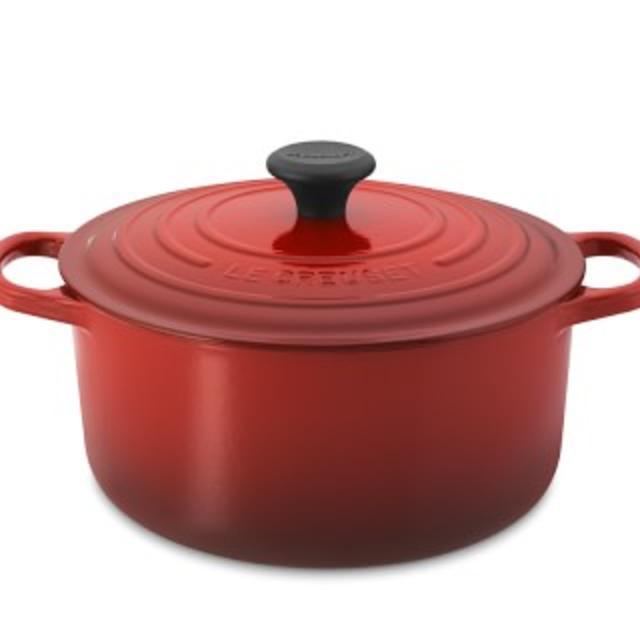 Le Creuset Signature Cast-Iron Round Dutch Oven, 5 1/2-Qt., Red