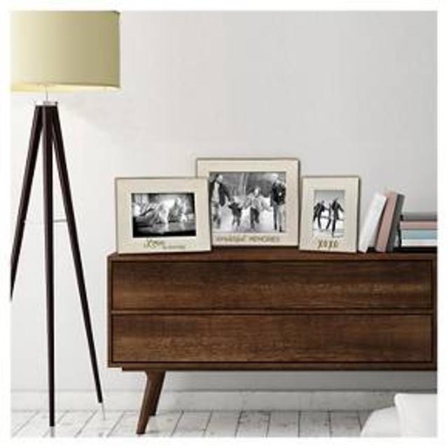 Product description page - Single Image 'XOXO' (4"x6") - Ivory Frame