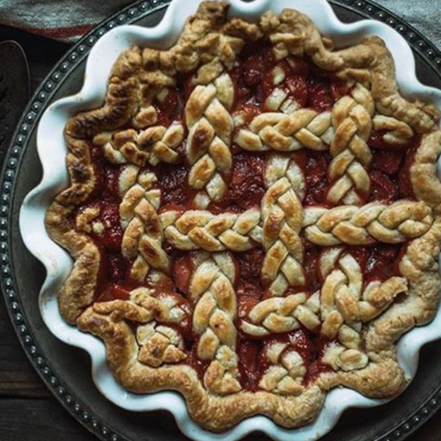 Ruffled Pie Dish , Flour