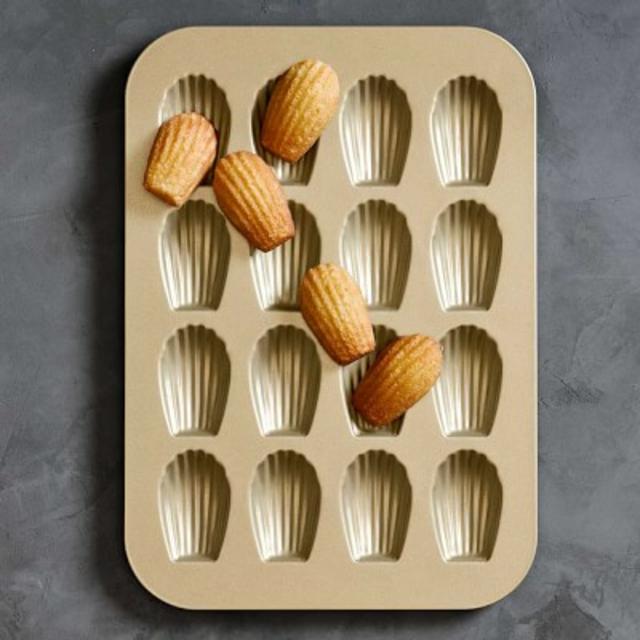 Williams Sonoma Goldtouch® Nonstick Madeleine Plaque Pan
