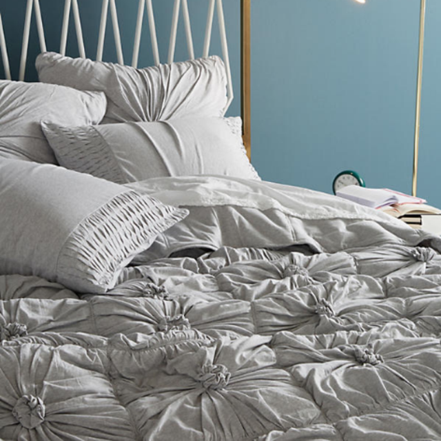 Organic Rosette Quilt - Light Grey, King