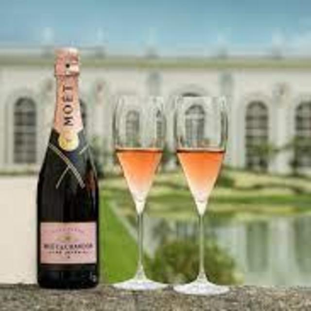 MOËT & CHANDON Tour & Tasting