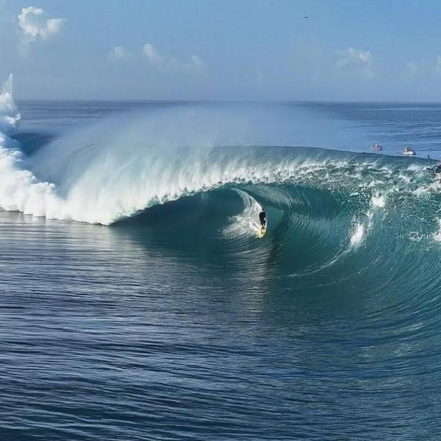 Teahupo'o Big Wave Tour
