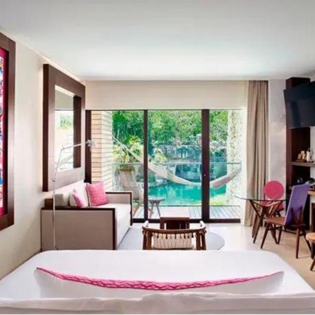 Honeymoon Suite