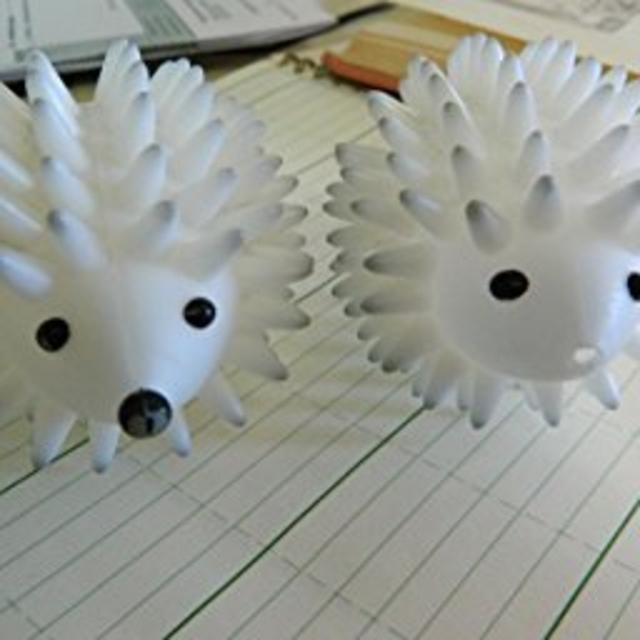 Kikkerland Hedgehog Dryer Balls, Reusable, White, Set of 2