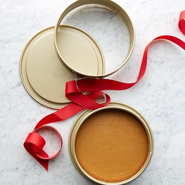 Williams-Sonoma Goldtouch® Springform Pan