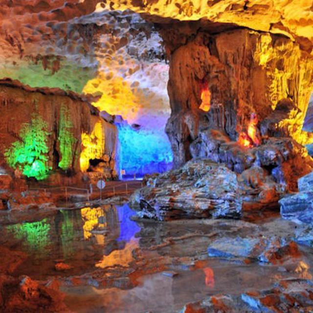 Boat Trip to Sung Sot Cave