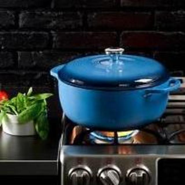 7.5 Qt. Lodge Cast Iron Dutch Oven